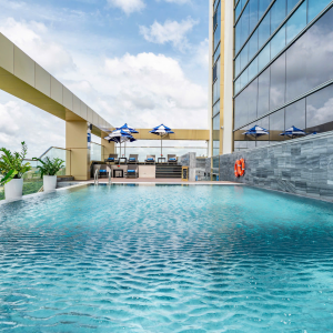 Hồ Bơi Ngoài Trời